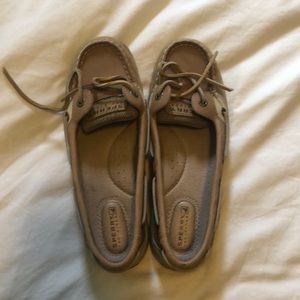 Barely worn Sperry boat shoes beige